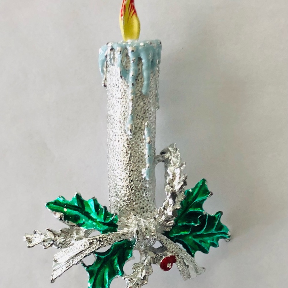 Holiday brooch